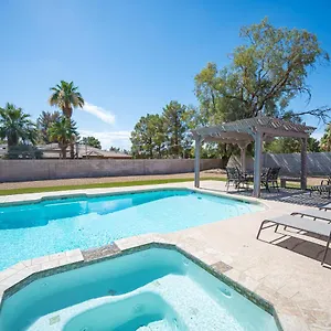 Luxury Near Strip And Airport. Holiday home